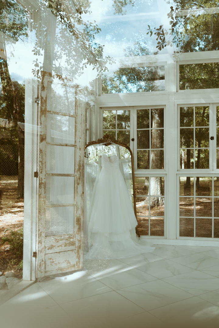 the oak atelier wedding 11 1 The Oak Atelier Wedding - Moody and Emotional Houston Photography
